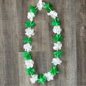 💞 New Green & White St. Patrick’s Day Floral Lei